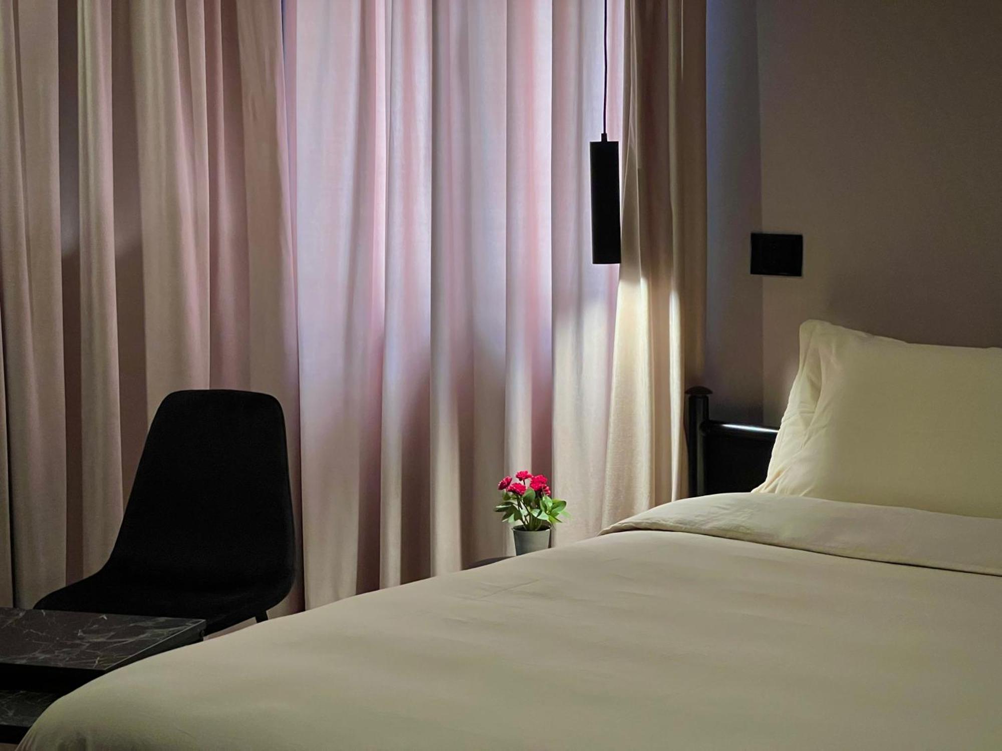 Rex Hotel Boutique Тирана Екстериор снимка