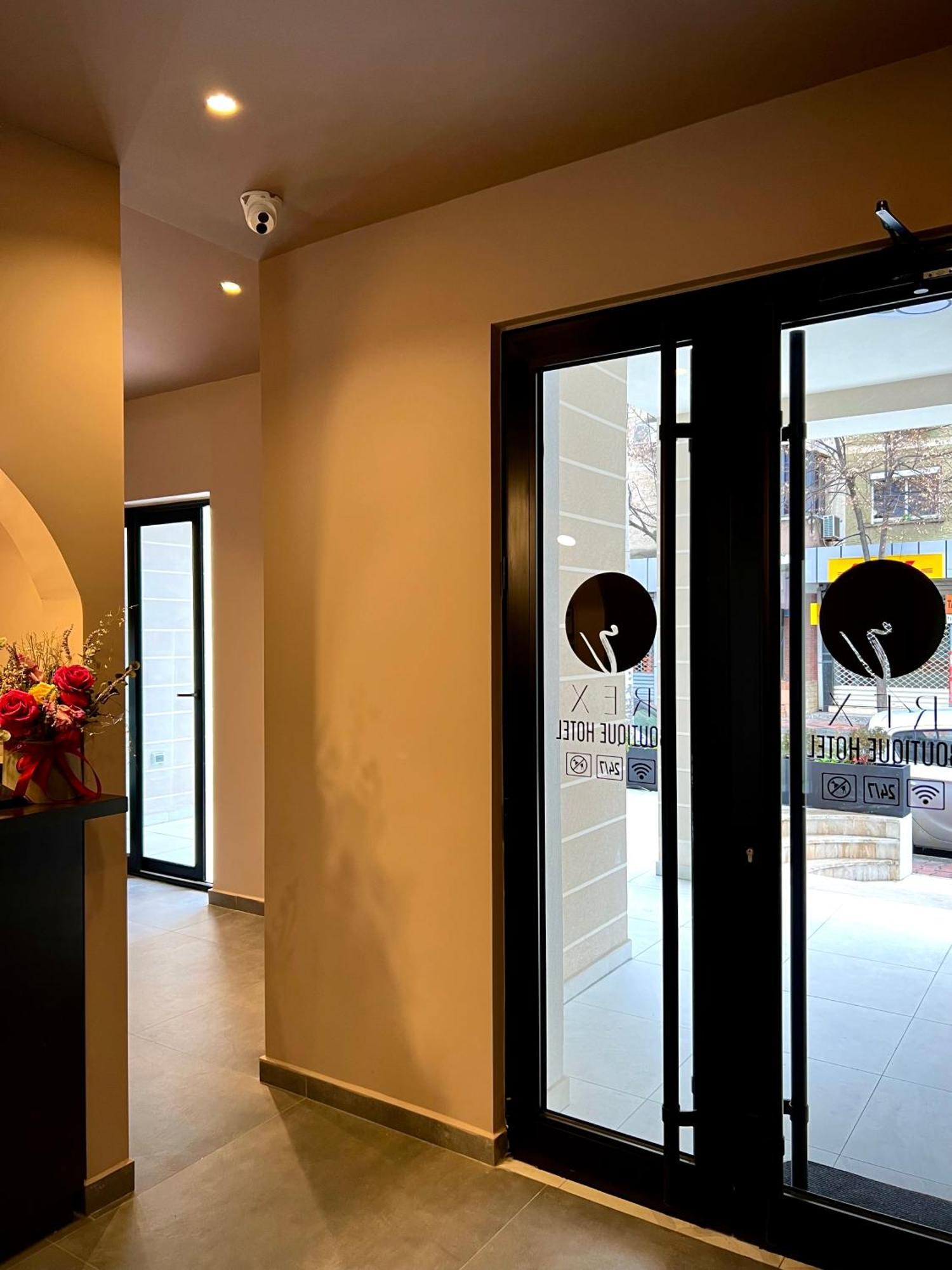 Rex Hotel Boutique Тирана Екстериор снимка